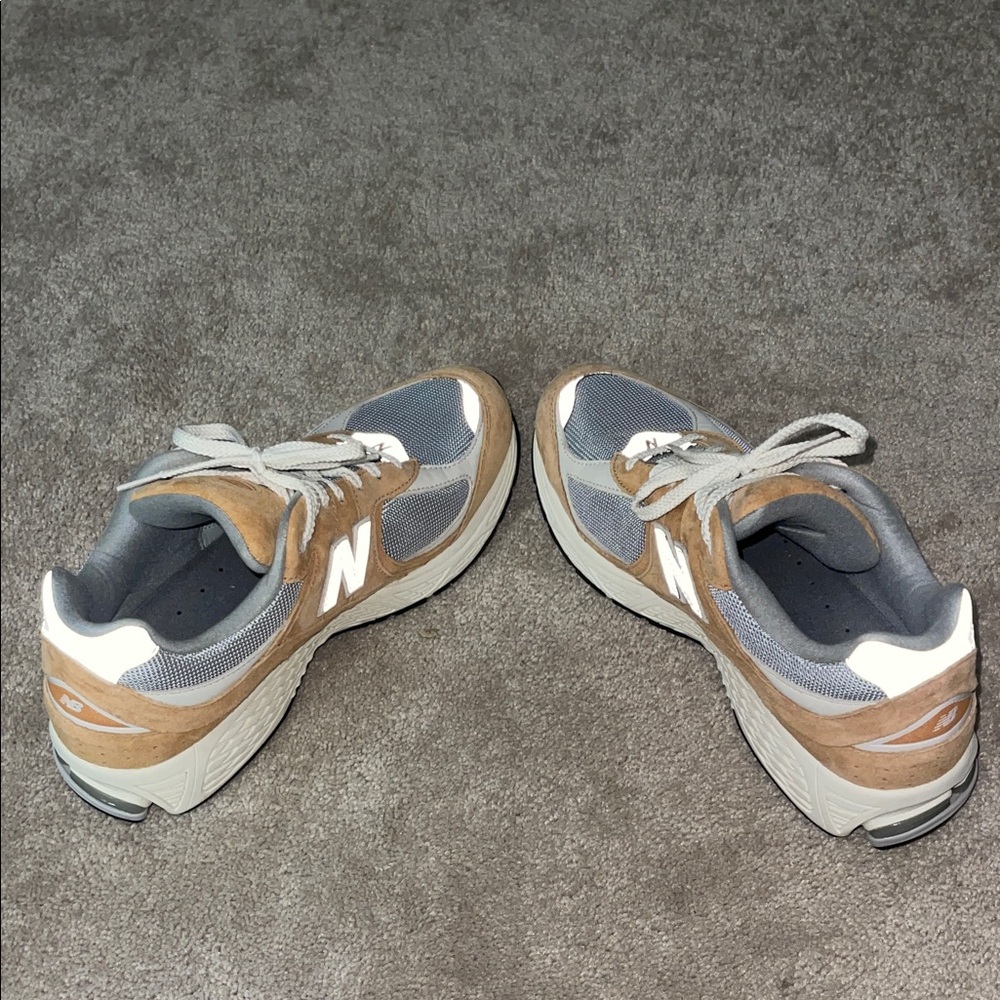 New Balance 2002R Men's Beige and Gray Sneakers 👟 - Picture 6 of 7